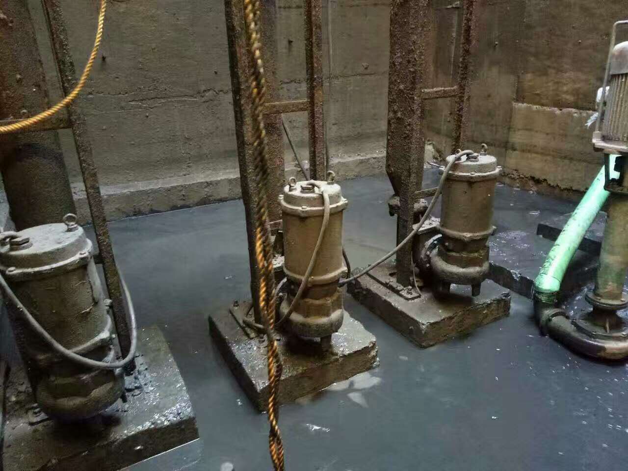 敦煌污水池清理